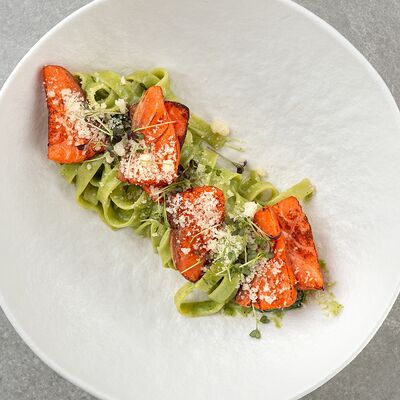 Паста с лососем в Hive по цене 990 ₽