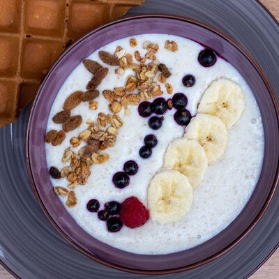 Каша с фруктами, орехами и вафлей в Кофе и Вафли по цене 340 ₽