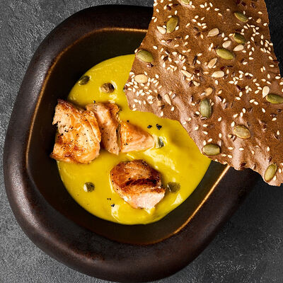 Крем-суп из брокколи с лососем в Urartu по цене 680 ₽