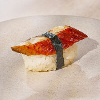 Суши с угрем в Тануки