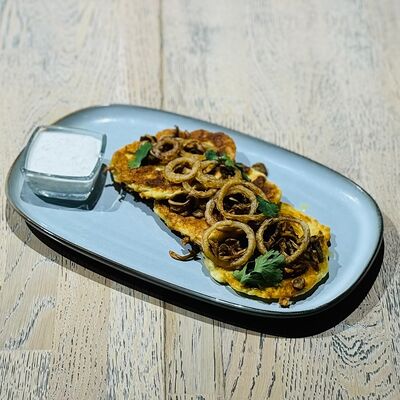 Драники с хрустящими вешенками и луком-сибулетом в Сквер по цене 390 ₽