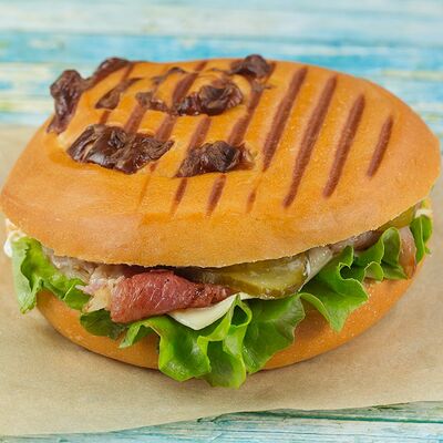 Панини с беконом в Cinnabon по цене 270