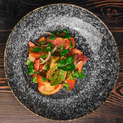 Салат из свежих помидор по-восточному в The Kabak по цене 640 ₽