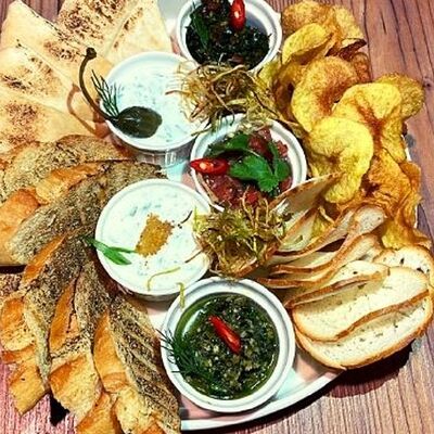 Хлебный микс и ассорти намазок в Соло по цене 620 ₽