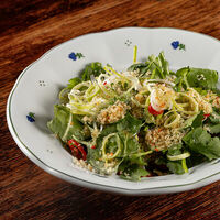 Теплый салат с куриной печенью в Blackchops