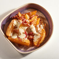 Картофель Poutineв Сакура