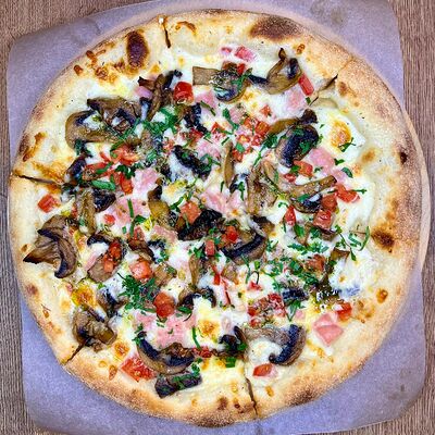 Пицца Грибная с курицей 30 см в Grillwood по цене 870 ₽