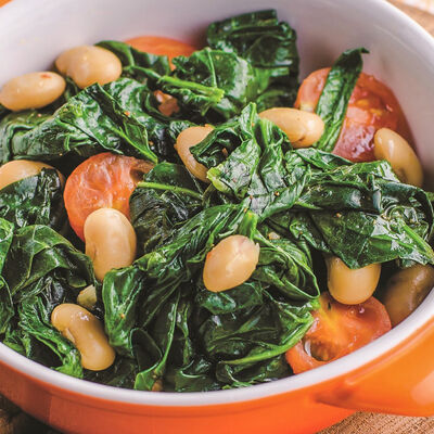 Припущенный шпинат с белой фасолью и томатами в Двор Помидор по цене 350