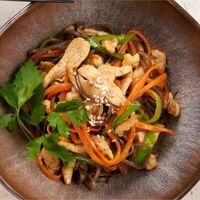 Гречневая лапша с куриным филе в соусе Якитори в Паназия & Суши-рум
