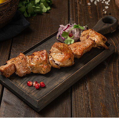 Шашлык из свиной шеи в Гамарджоба по цене 755 ₽