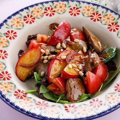 Салат с теплой печенью кролика в Катюша Katyusha по цене 750