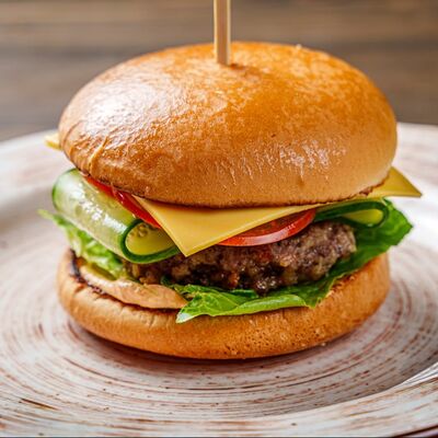 Мини-бургер с говяжьей котлетой в Гастробар Феллини по цене 350 ₽