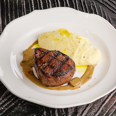 Филе-миньон с белыми грибами в Ginza по цене 3290 ₽