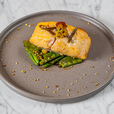 Черная треска мисо с овощами вок в Dragon по цене 1350 ₽