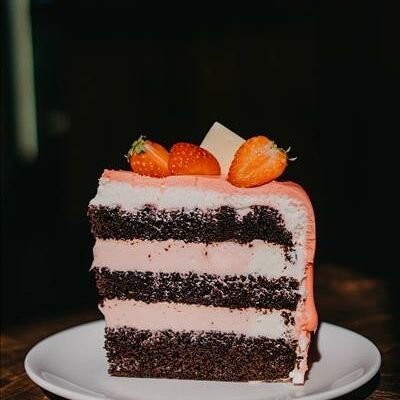 Whoopie Cake клубничный 1/8 в Sweet Joy Cafe по цене 350 ₽