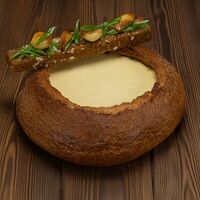 Чесночный крем-суп в хлебе в Линдерхоф
