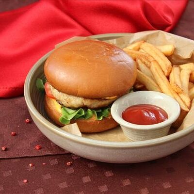 Kidsбургер с фри Я в Пражский по цене 410 ₽