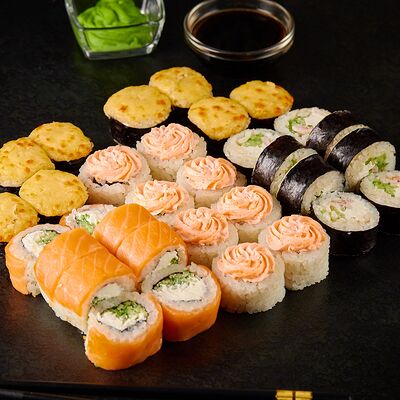 Сет Четыре ролла в Sushi & Roll по цене 1380 ₽