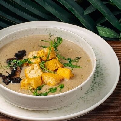 Грибной суп с трюфельным маслом и крутонами в Хочу и буду по цене 345 ₽