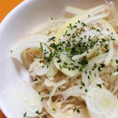 Капуста квашеная с луком в НИРВАНА Арт бар по цене 150 ₽