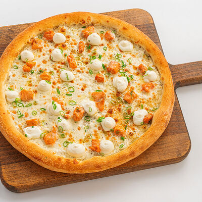 Пицца с лососем на тонком тесте в Morricone pizza & wine по цене 980 ₽