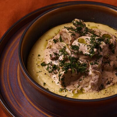 Бефстроганов с картофельным пюре в Липа гастробар по цене 690 ₽