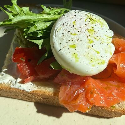 Авокадо-тост с форельюв Pur Pur по цене 710 ₽