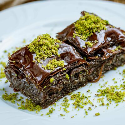 Пахлава шоколадная с фисташками в Seckin Baklava по цене 230 ₽