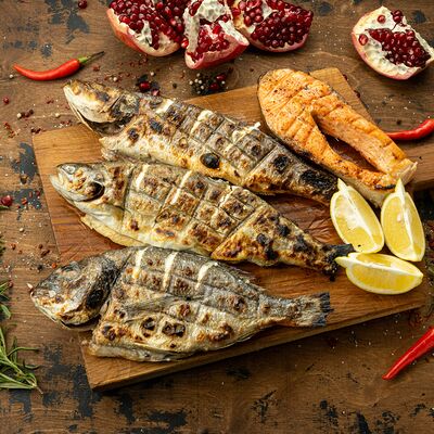 Рыбное ассорти в Вкусно есть всё на углях по цене 7090 ₽