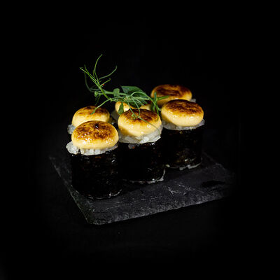 Эби маки хот ролл (с креветкой) в SushiShop51 по цене 353 ₽