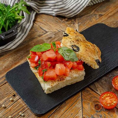 Брускетта с помидорами и базиликом в Café Sicilia по цене 490 ₽
