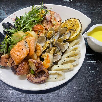 Ассорти морепродуктов на гриле в Усадьба по цене 145 р.
