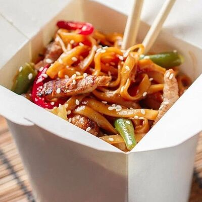 Удон с курицей и грибами в Еда и Пицца по цене 740 ₽