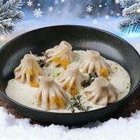 Мини-хинкали с креветкой и рапаном в сливочно-икорном соусе в Мамули
