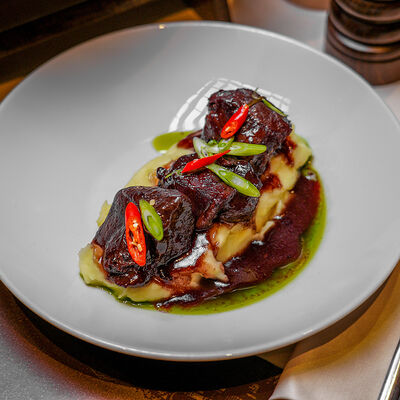 Лопатка барашка на картофельном пюре в Абрамовъ по цене 1860 ₽