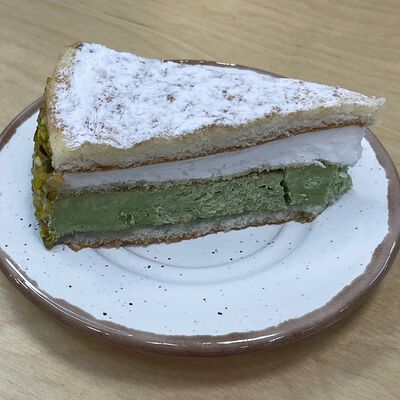 Торт рикотта-фисташка в Do.bro coffee по цене 650 ₽