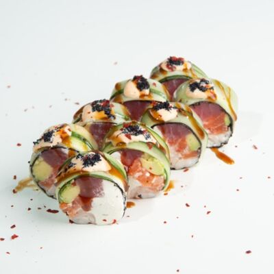 Фреш ролл без риса с чёрной икрой тобико в ЁБИСАН по цене 1449 ₽