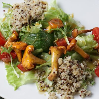 Салат с личиками и киноав Сварня по цене 450 ₽