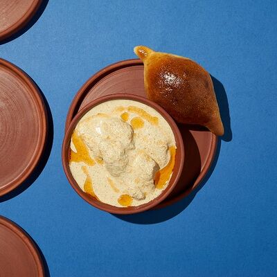 Сациви с семгой в Хачапури и Вино по цене 372 ₽