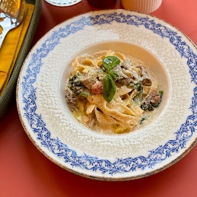 Феттучине со рваной говядиной в La casa della pasta по цене 1290 ₽