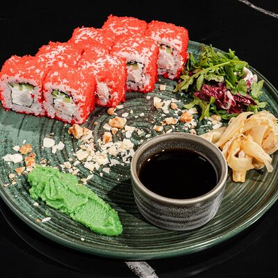 Калифорния с креветкой в Moslounge & Bar по цене 600 ₽