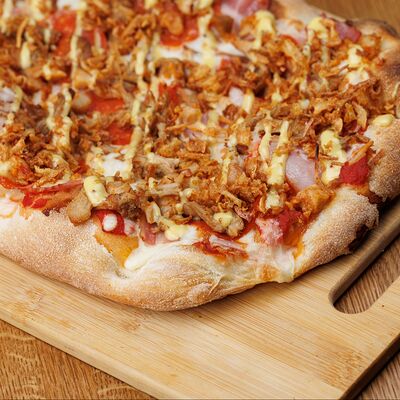 Пицца римская Мясное ассорти в Pizza Roma по цене 800 ₽