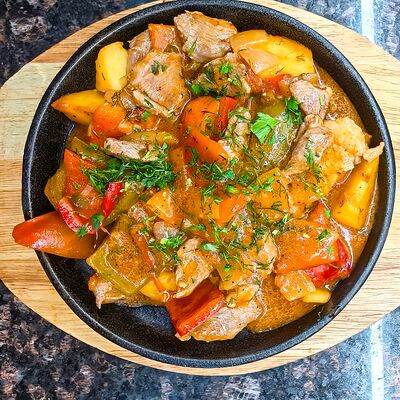 Сковородка с бараниной в Шафран по цене 1030 ₽