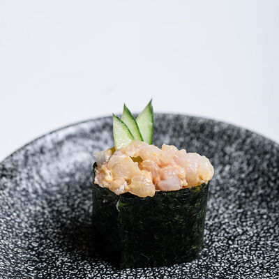 Гункан с морским окунем в Under the sea по цене 290 ₽