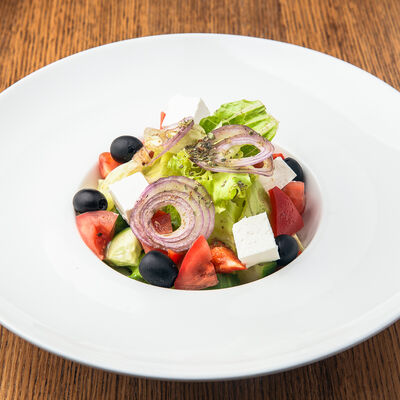 Салат Греческий в Помидорро по цене 415 ₽