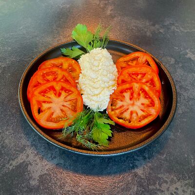 Помидоры с сыром и чесноком в Перекусъ по цене 480 ₽