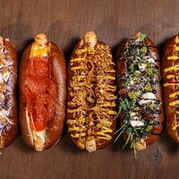 Логотип Shot Dogs убойные хот-доги