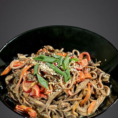 Лапша гречневая со свининой в Суши ЭДО по цене 700 ₽