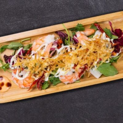 Салат с креветками и вялеными томатами в Пиццерия Crazy Brothers по цене 350 ₽