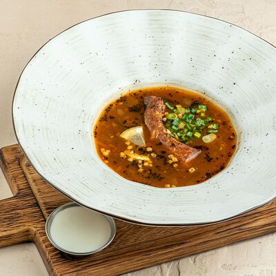 Мясная солянка с копченым рёбрышком в Brasserie Kriek по цене 760 ₽